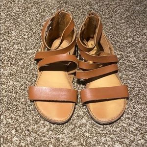Girl sandals/ Good condition.